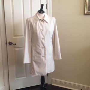 Sleek single breasted trench coat